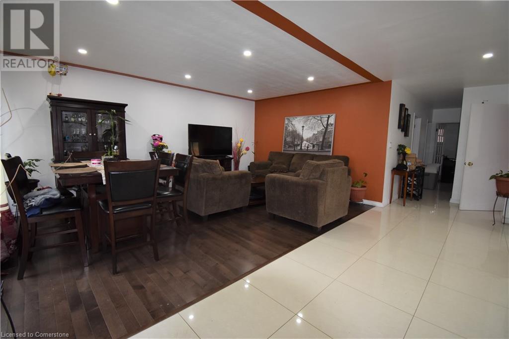 208 West 19th Street, Hamilton, Ontario  L9C 4J2 - Photo 2 - 40685434