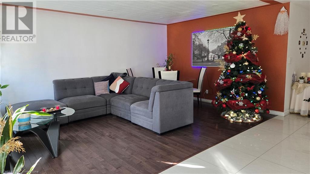 208 West 19th Street, Hamilton, Ontario  L9C 4J2 - Photo 4 - 40685434