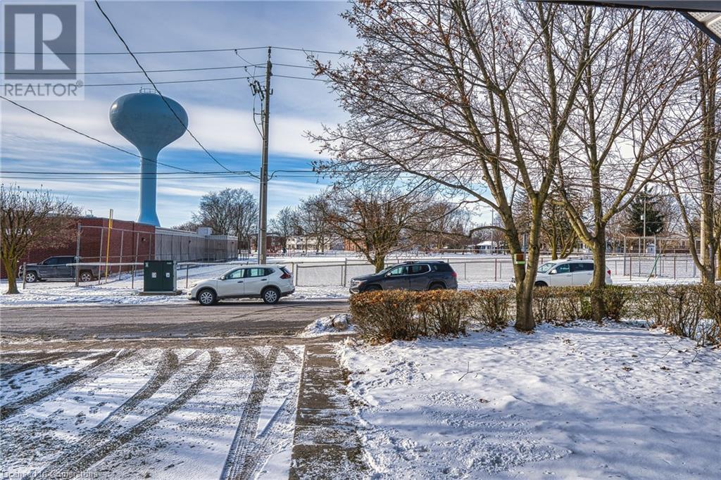 38 Oak Street, Stratford, Ontario  N5A 2G1 - Photo 5 - 40685516