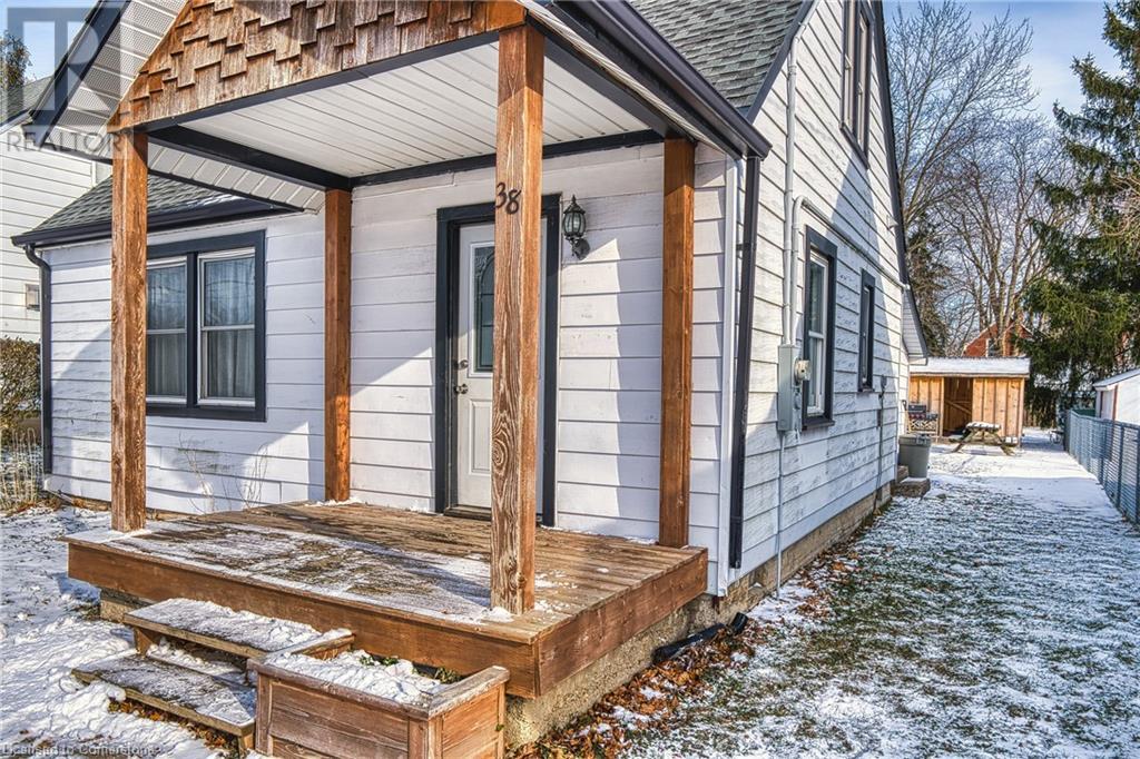 38 Oak Street, Stratford, Ontario  N5A 2G1 - Photo 3 - 40685516