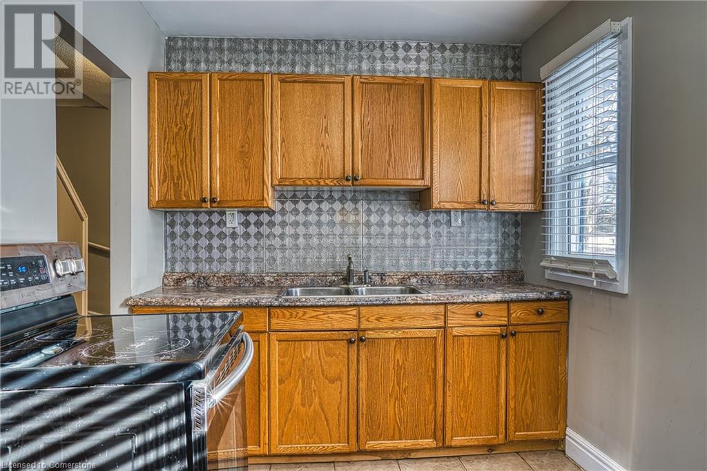 38 Oak Street, Stratford, Ontario  N5A 2G1 - Photo 12 - 40685516