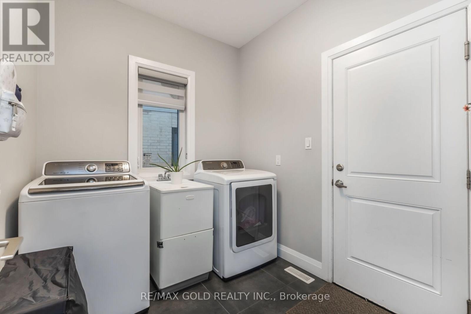 Photo 11 of 35 for 3099 Tillmann Road
