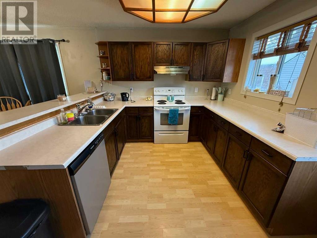Property at 4810 16 Avenue image 3