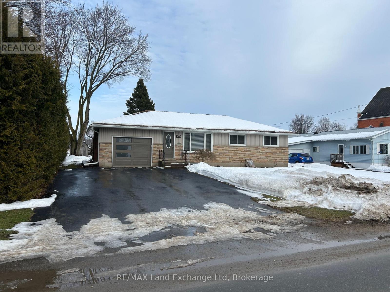 81 QUEEN STREET, Morris-Turnberry, Ontario