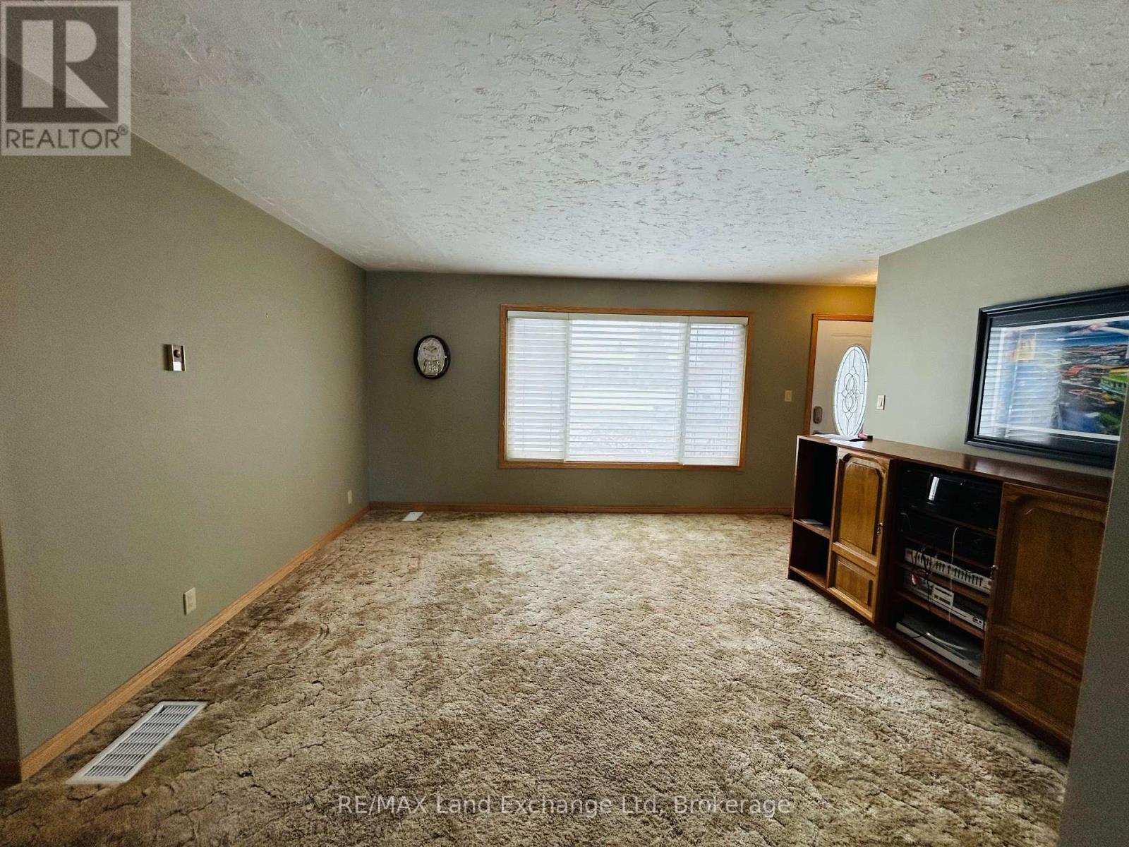 81 Queen Street, Morris-Turnberry, Ontario  N0G 1G0 - Photo 4 - X11895146