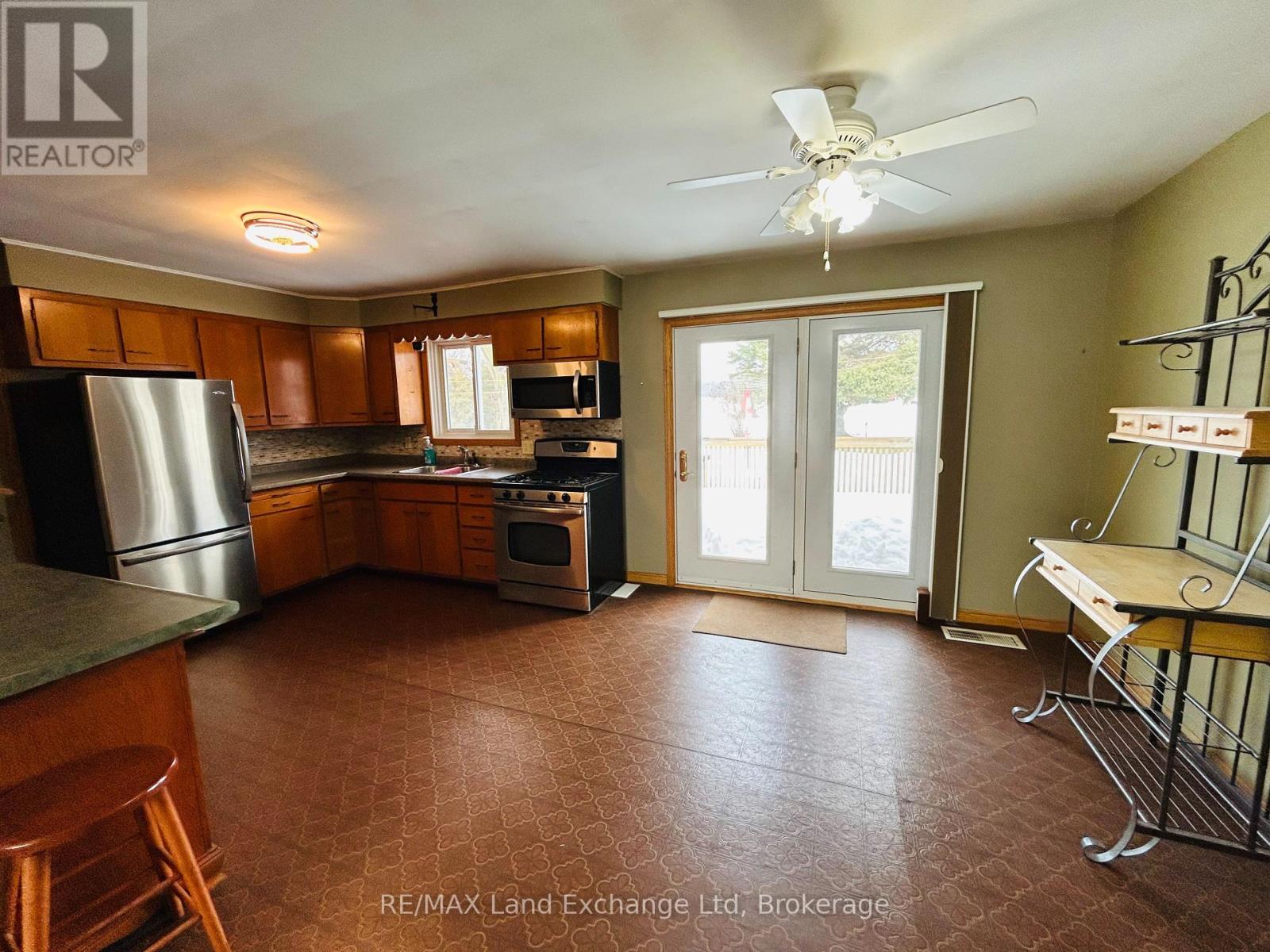 81 Queen Street, Morris-Turnberry, Ontario  N0G 1G0 - Photo 5 - X11895146