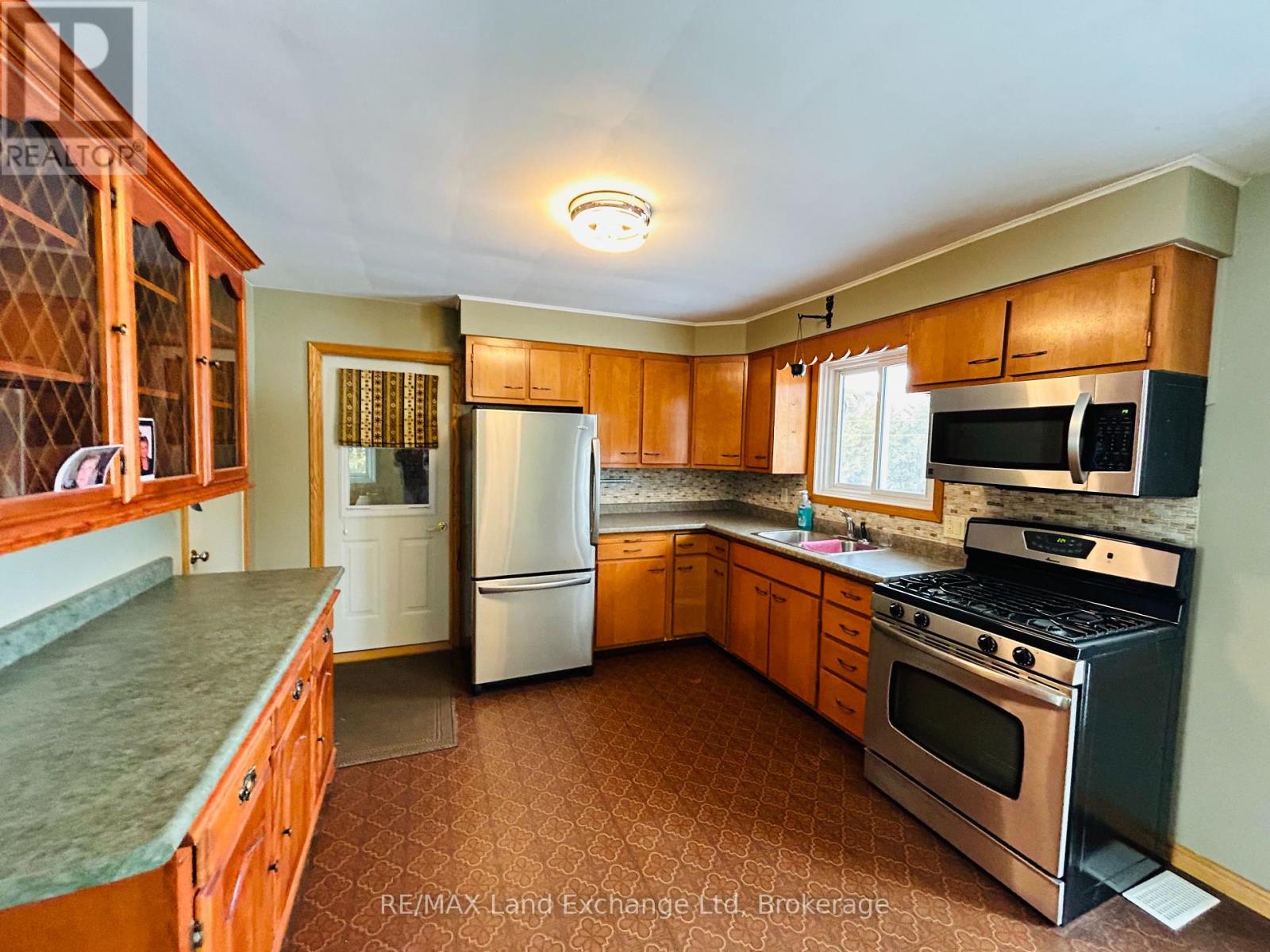 81 Queen Street, Morris-Turnberry, Ontario  N0G 1G0 - Photo 7 - X11895146