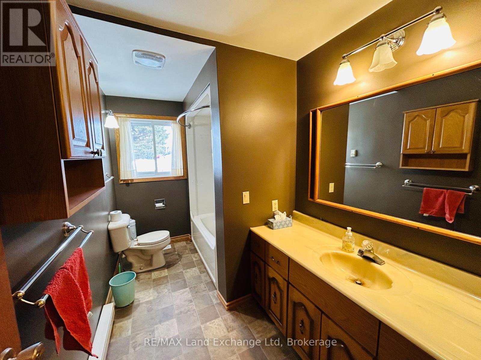 81 Queen Street, Morris-Turnberry, Ontario  N0G 1G0 - Photo 9 - X11895146