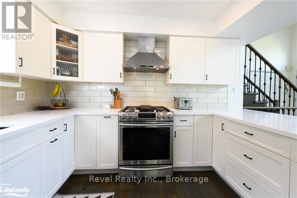 3 Simcoe Street, Wasaga Beach, Ontario  L9Z 1T3 - Photo 13 - S10440136