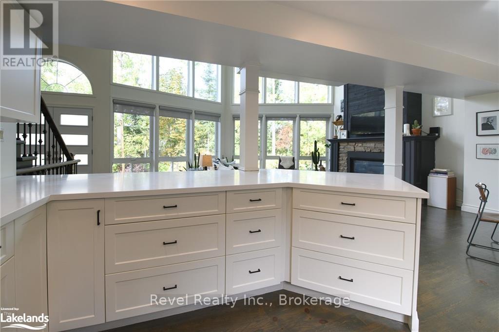 3 Simcoe Street, Wasaga Beach, Ontario  L9Z 1T3 - Photo 14 - S10440136