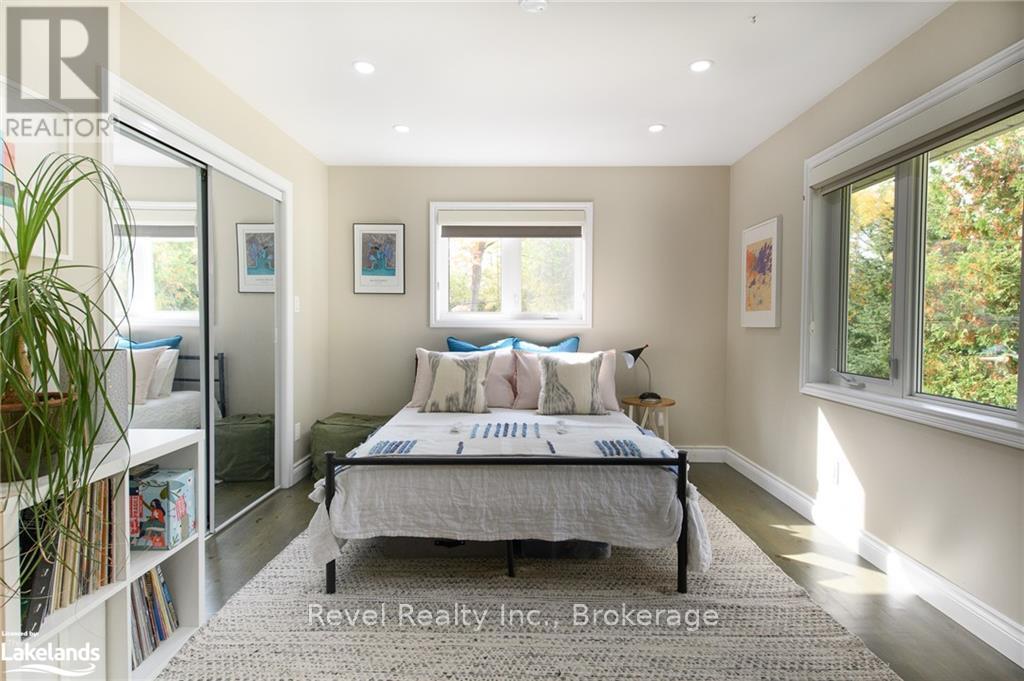 3 Simcoe Street, Wasaga Beach, Ontario  L9Z 1T3 - Photo 19 - S10440136