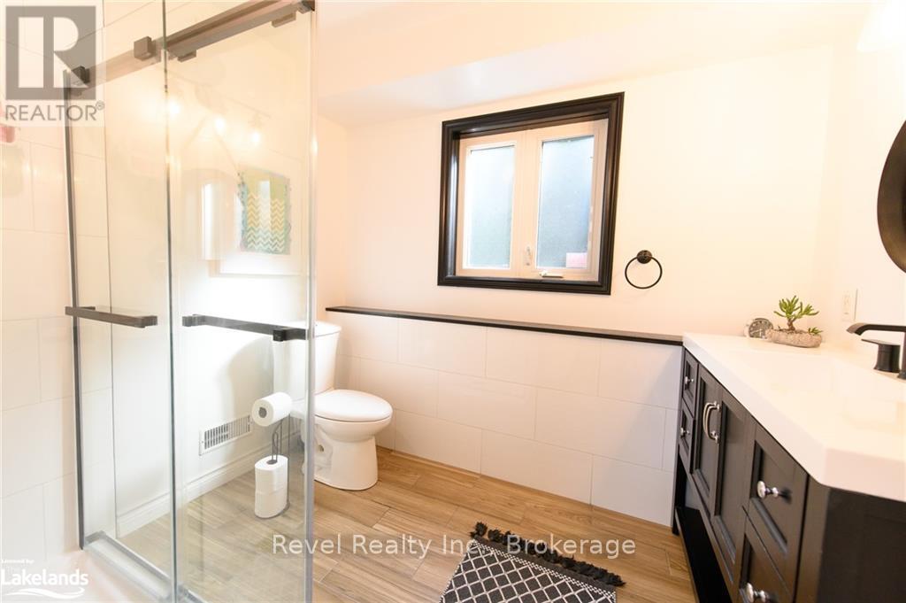 3 Simcoe Street, Wasaga Beach, Ontario  L9Z 1T3 - Photo 27 - S10440136