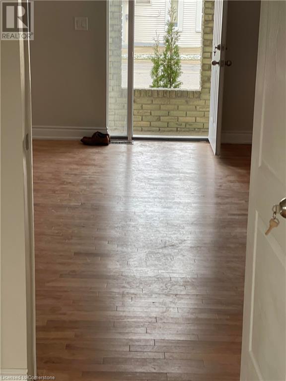 9 Oakdale Avenue Unit# 1, St. Catharines, Ontario  L2P 2B8 - Photo 5 - 40685653