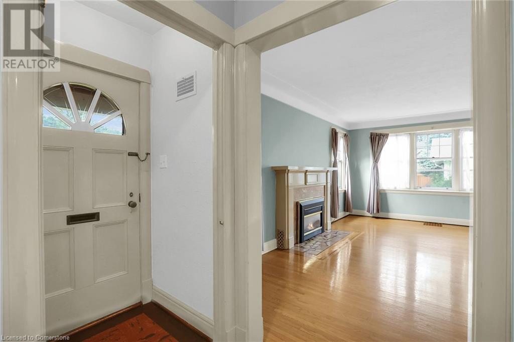 77 Main Street E, Grimsby, Ontario  L3M 1N5 - Photo 3 - 40685706