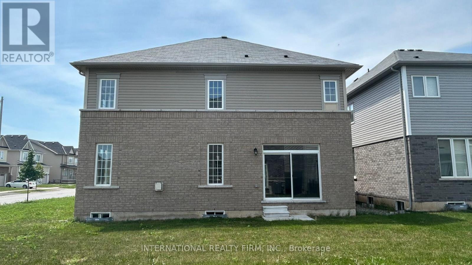 30 Sara Drive, Thorold, Ontario  L3J 0G4 - Photo 3 - X11895474