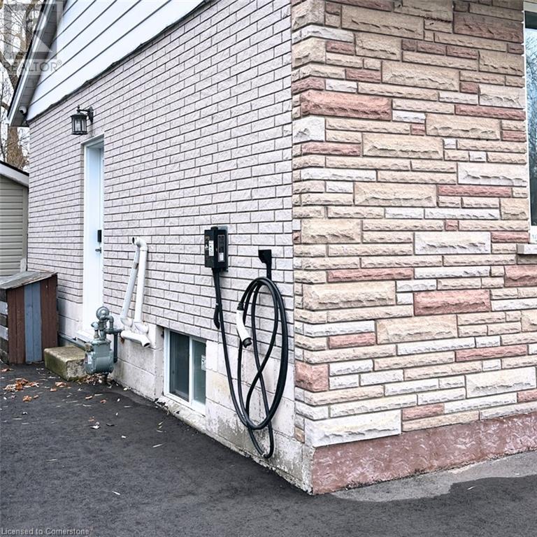 405 Erindale Drive, Burlington, Ontario  L7L 4T3 - Photo 2 - 40685682