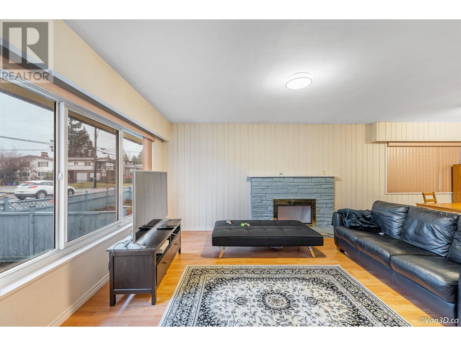 8288 12th Avenue, Burnaby, British Columbia V3N 2L4 - Photo 2 - R2950872