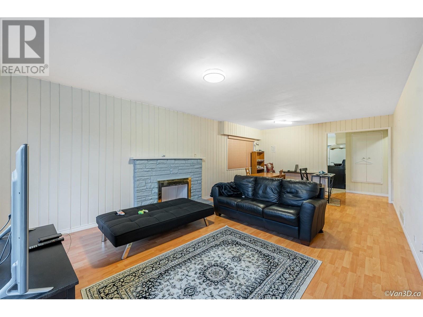 8288 12th Avenue, Burnaby, British Columbia V3N 2L4 - Photo 3 - R2950872
