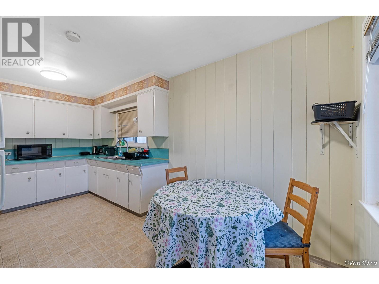 8288 12th Avenue, Burnaby, British Columbia V3N 2L4 - Photo 5 - R2950872