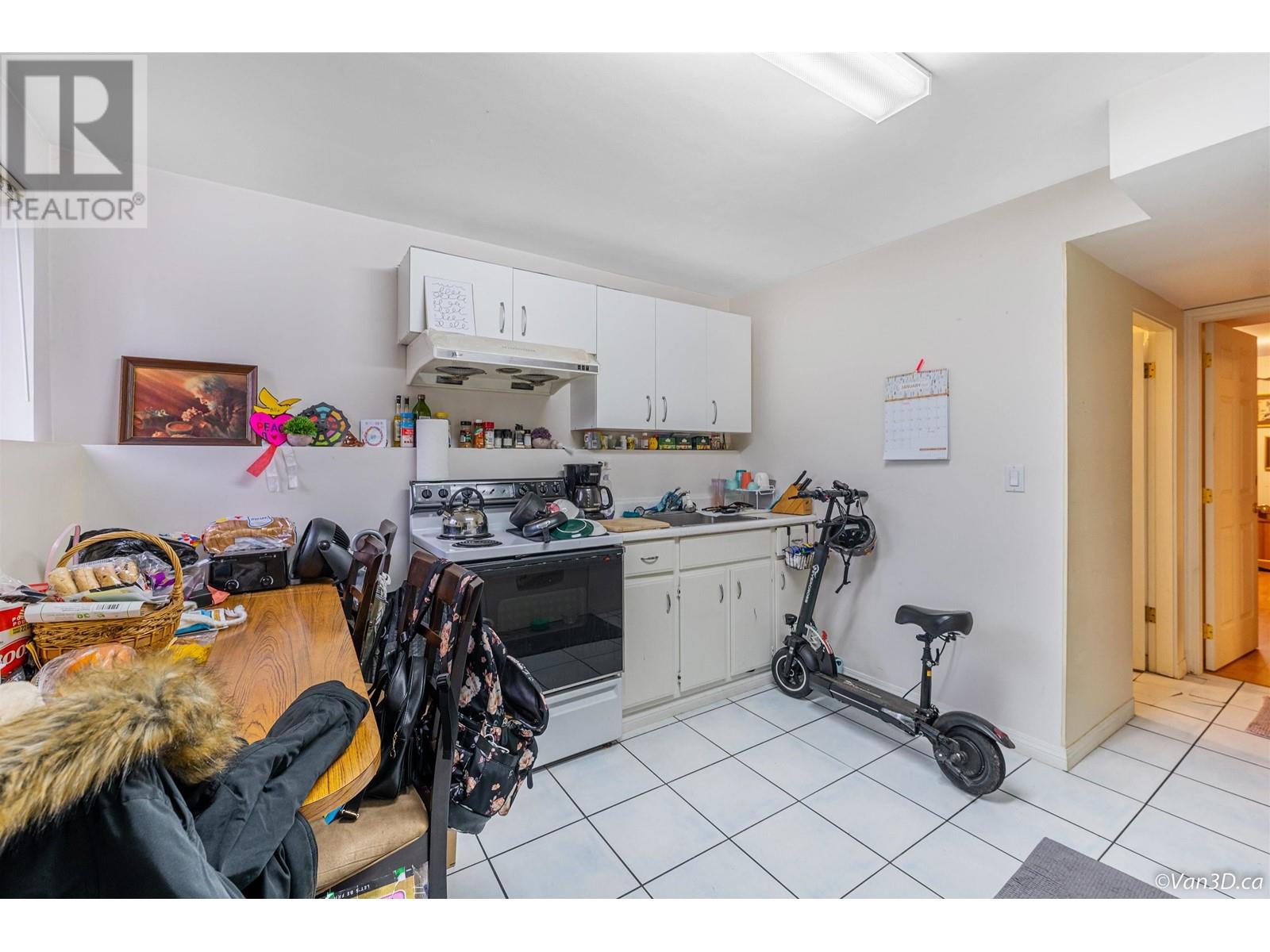 8288 12th Avenue, Burnaby, British Columbia V3N 2L4 - Photo 9 - R2950872