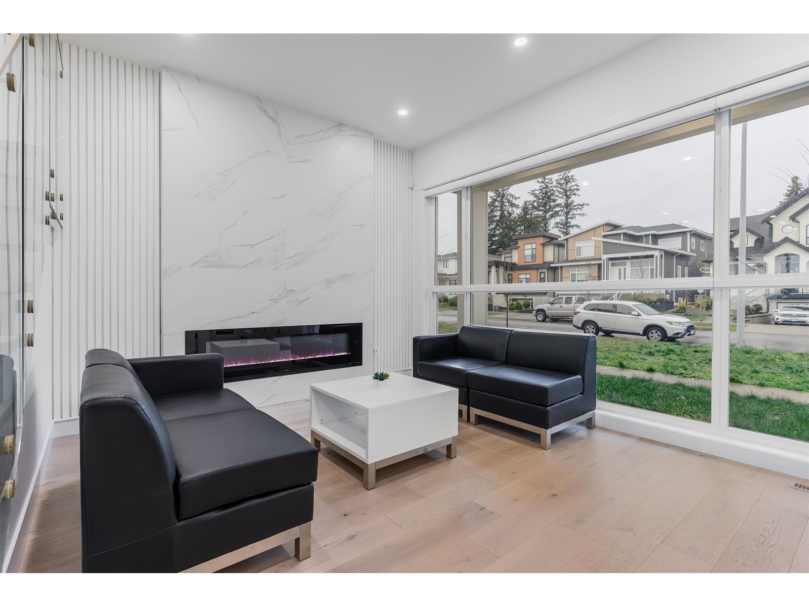 Property at 16790 20A AVENUE image 3