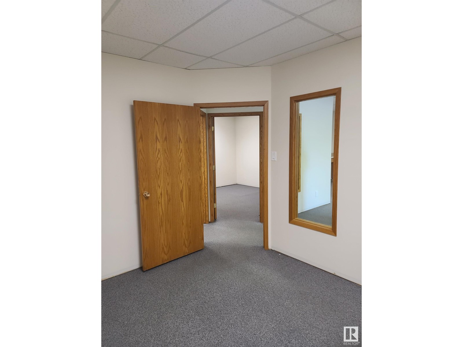 Property at 10464 176 ST NW image 2