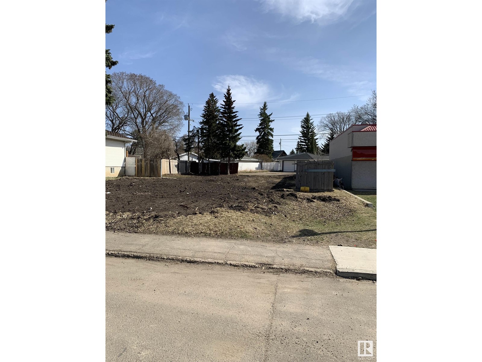 10823 61 Av Nw, Edmonton, Alberta  T6H 1L9 - Photo 4 - E4332054