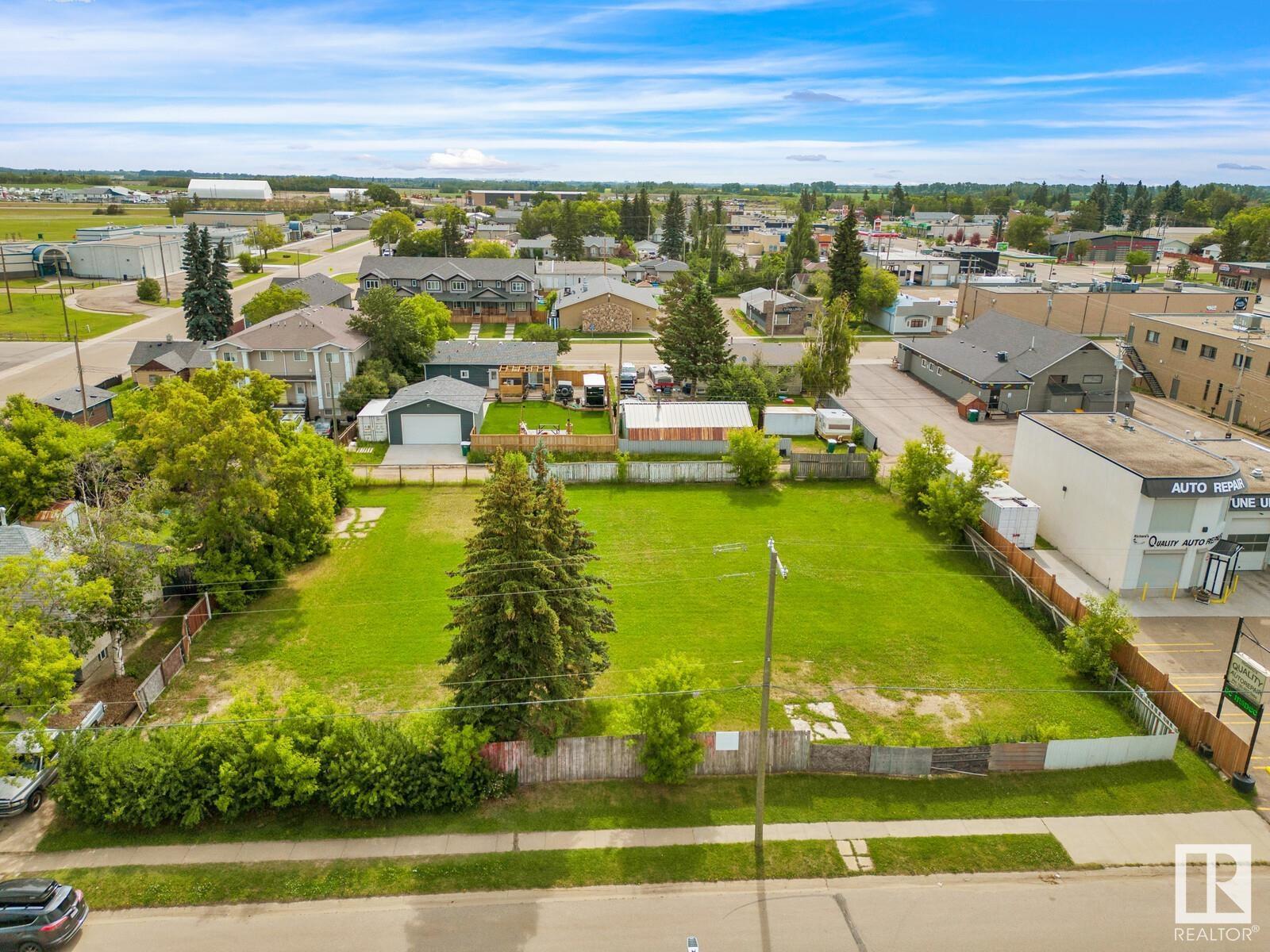 5031 & 5023 51 St, Gibbons, Alberta  T0A 1N0 - Photo 1 - E4396352