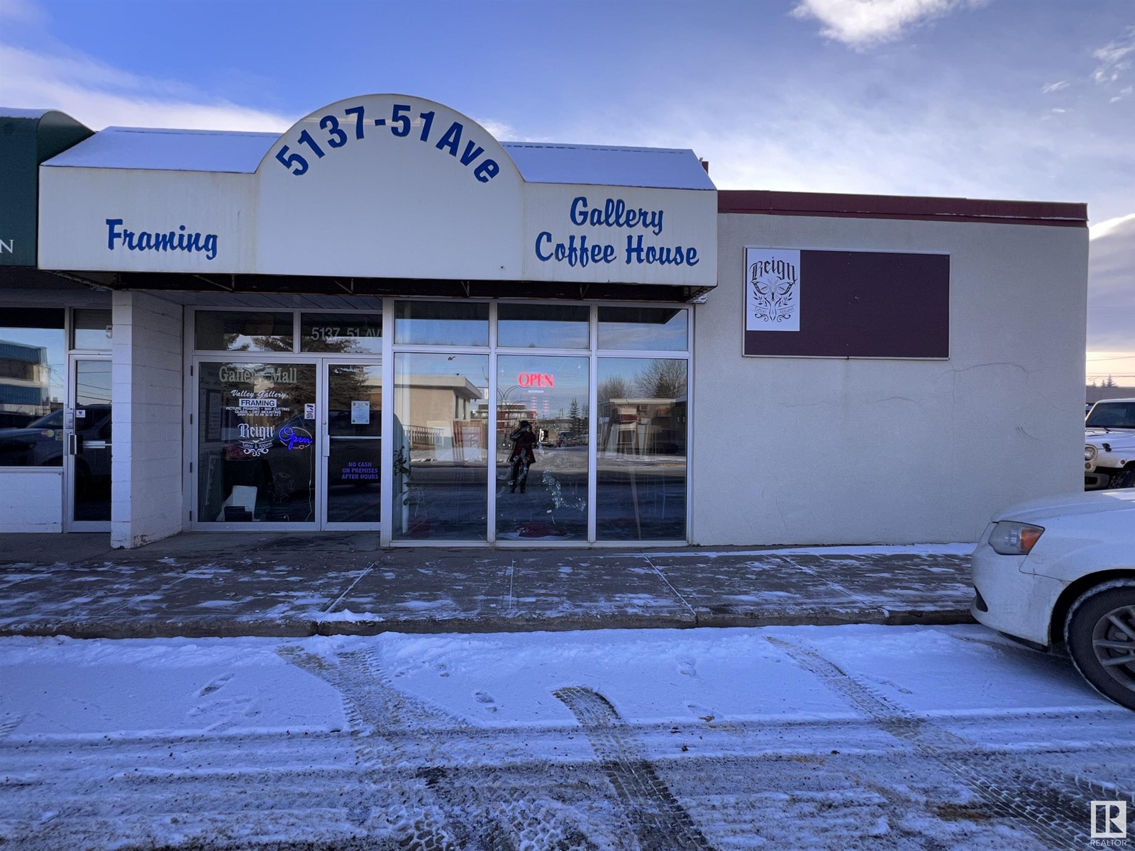 Property at 5137 51 AV image 1
