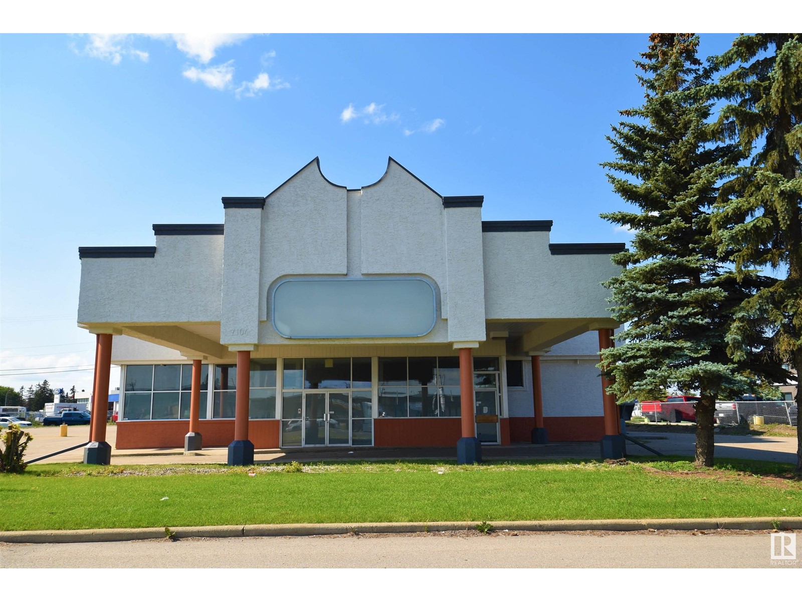 Property at 7104 ARGYLL RD NW image 3