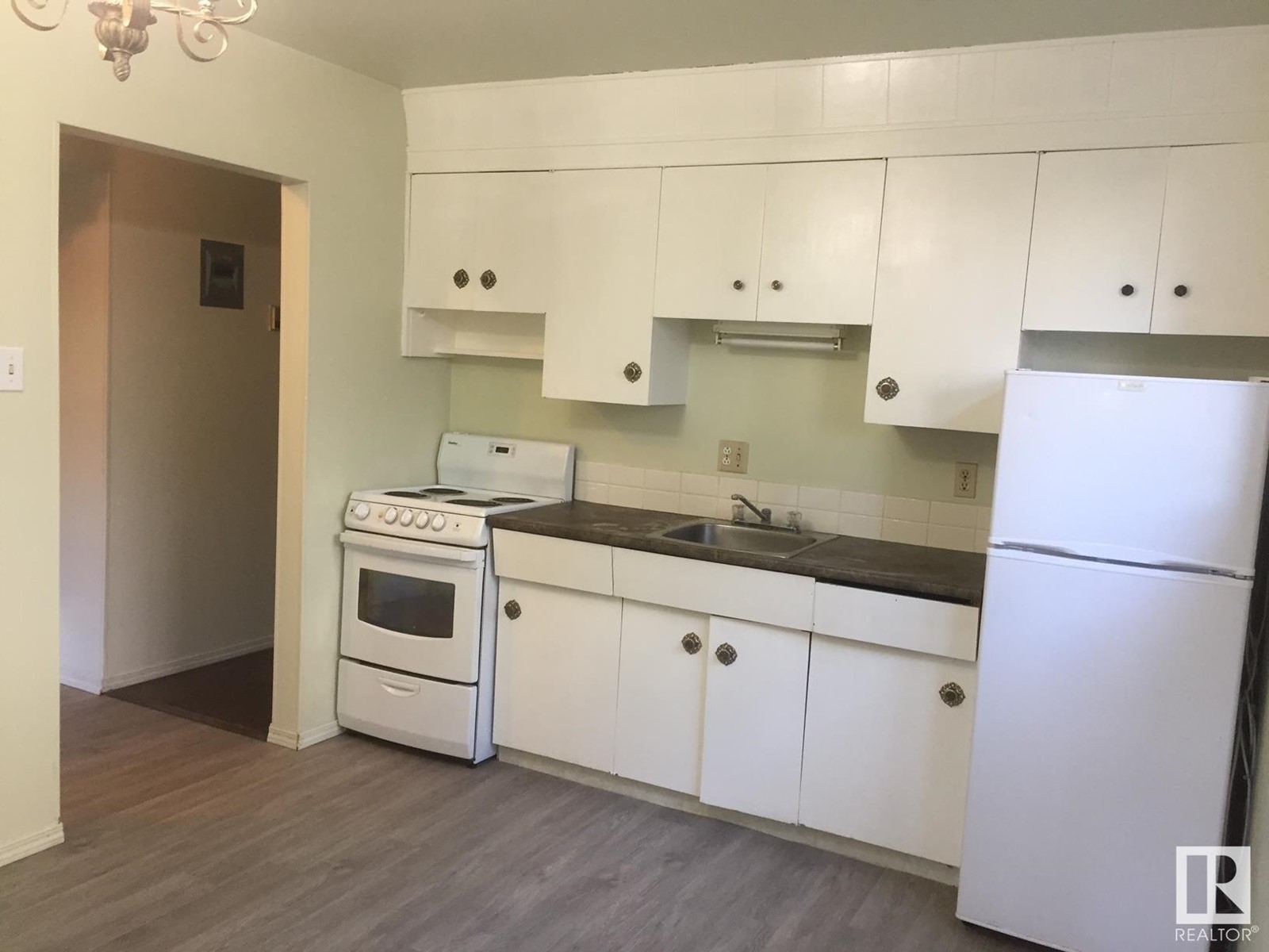 Property at 13007 83 ST NW image 2