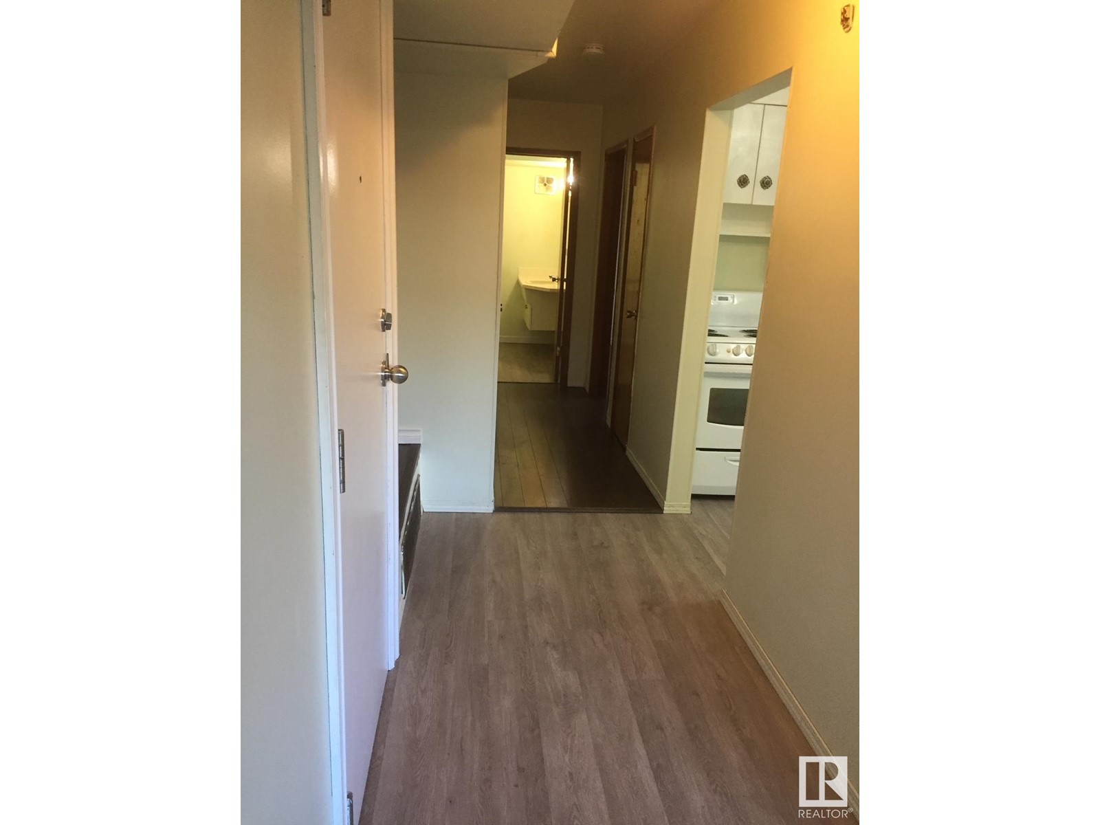 Property at 13007 83 ST NW image 3