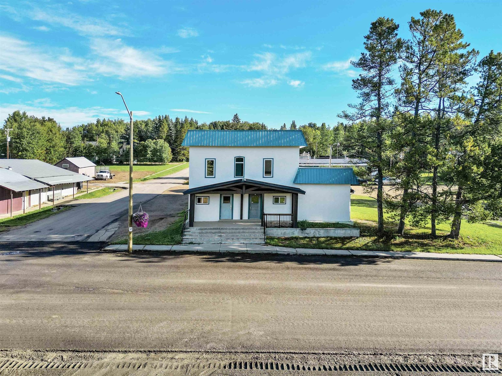 102 2 AV, Winfield, Alberta