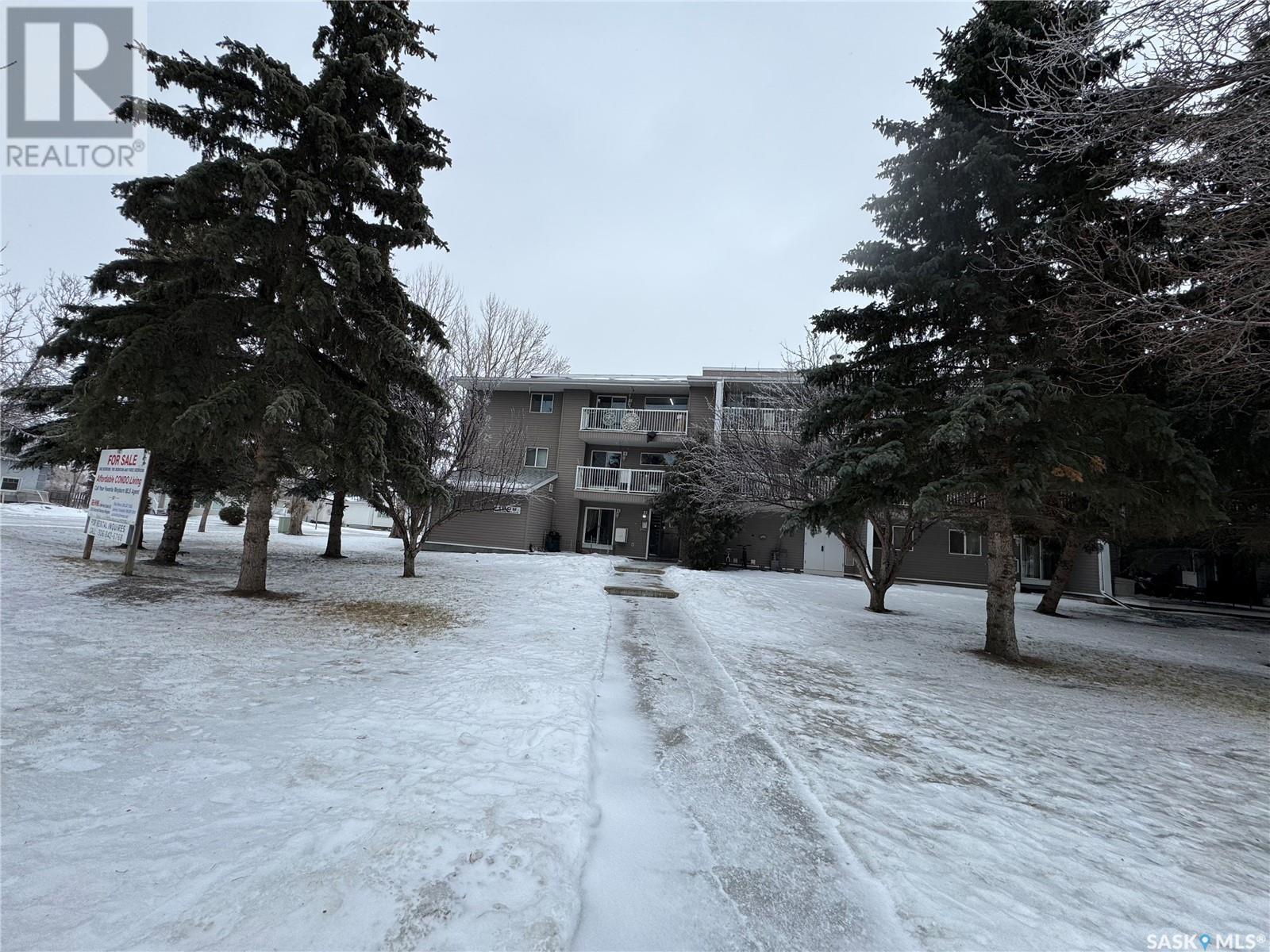 306 1808 EAGLESHAM AVENUE, weyburn, Saskatchewan