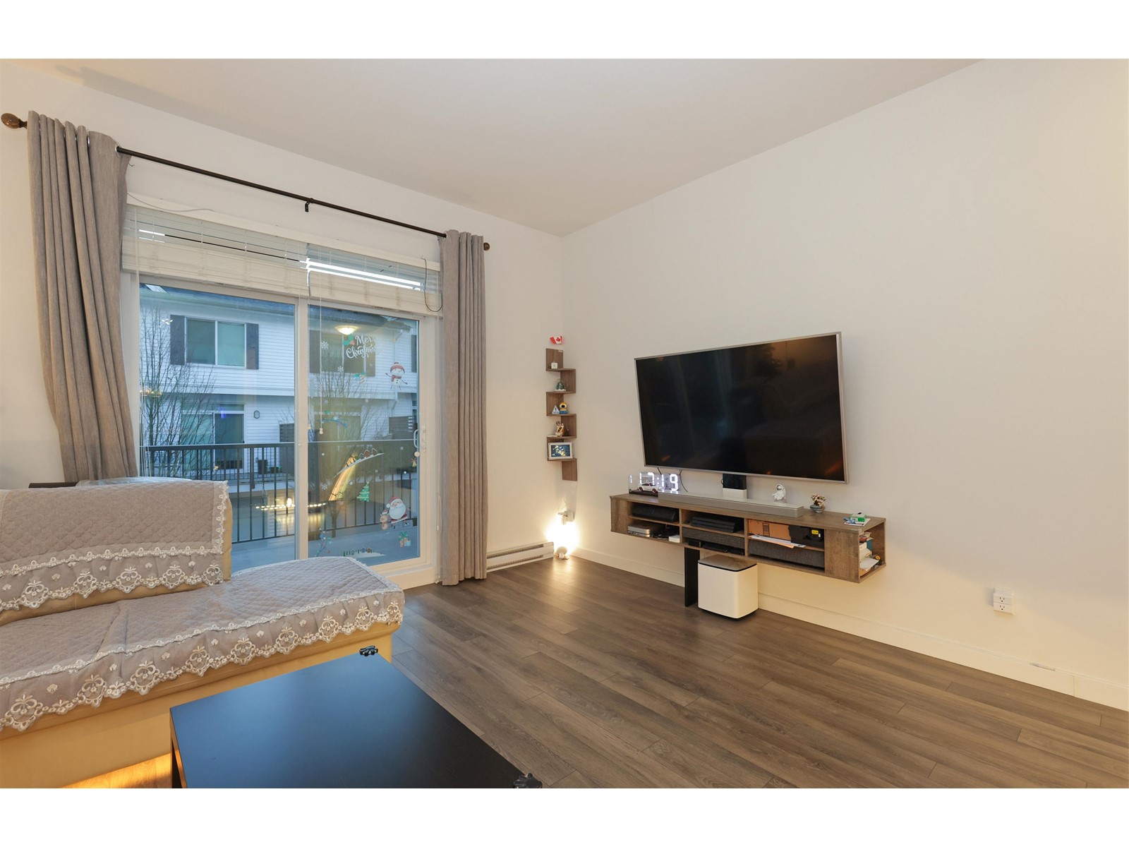 Property at 113 15230 GUILDFORD DRIVE image 5
