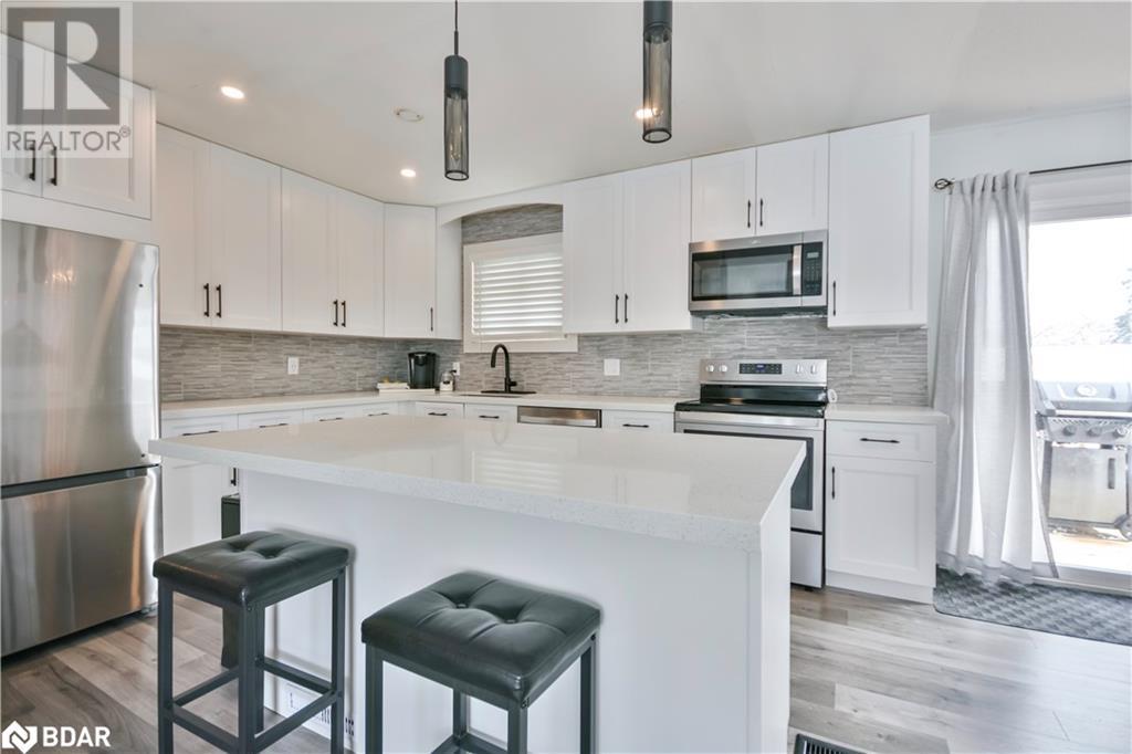 2 Walker Avenue, Orillia, Ontario  L3V 6G7 - Photo 2 - 40683147