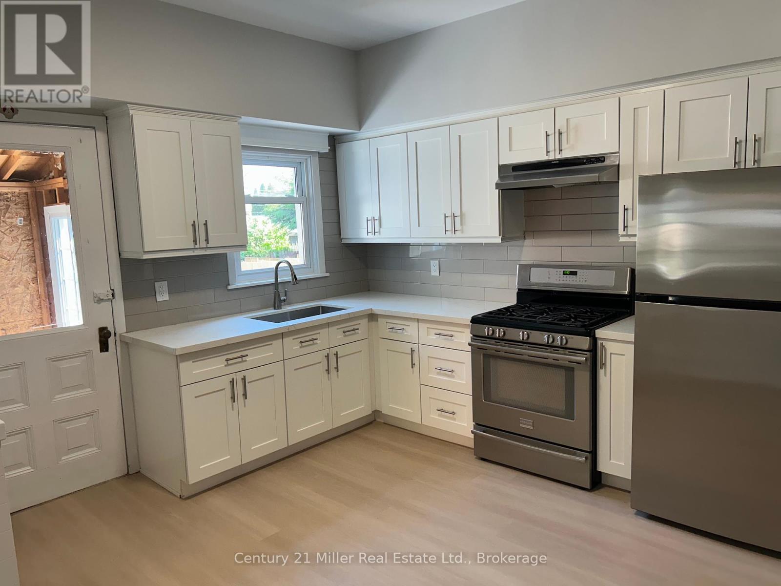 1 - 307 Cumberland AvenueHamilton (Blakeley), Ontario  L8M 2A4 - Photo 3 - X11895860