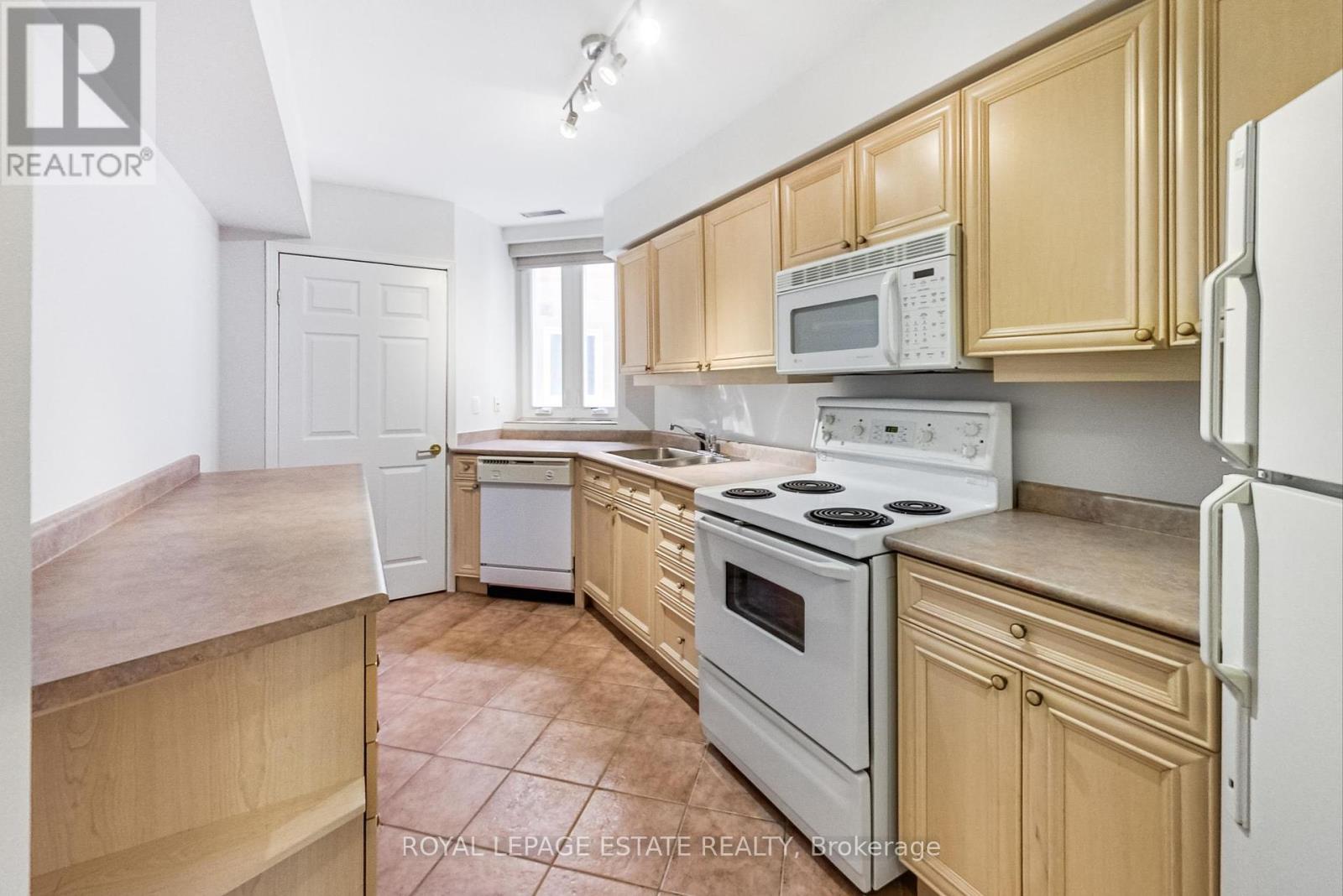 202 - 2365 Queen Street E, Toronto, Ontario  M4E 1H2 - Photo 3 - E11895842