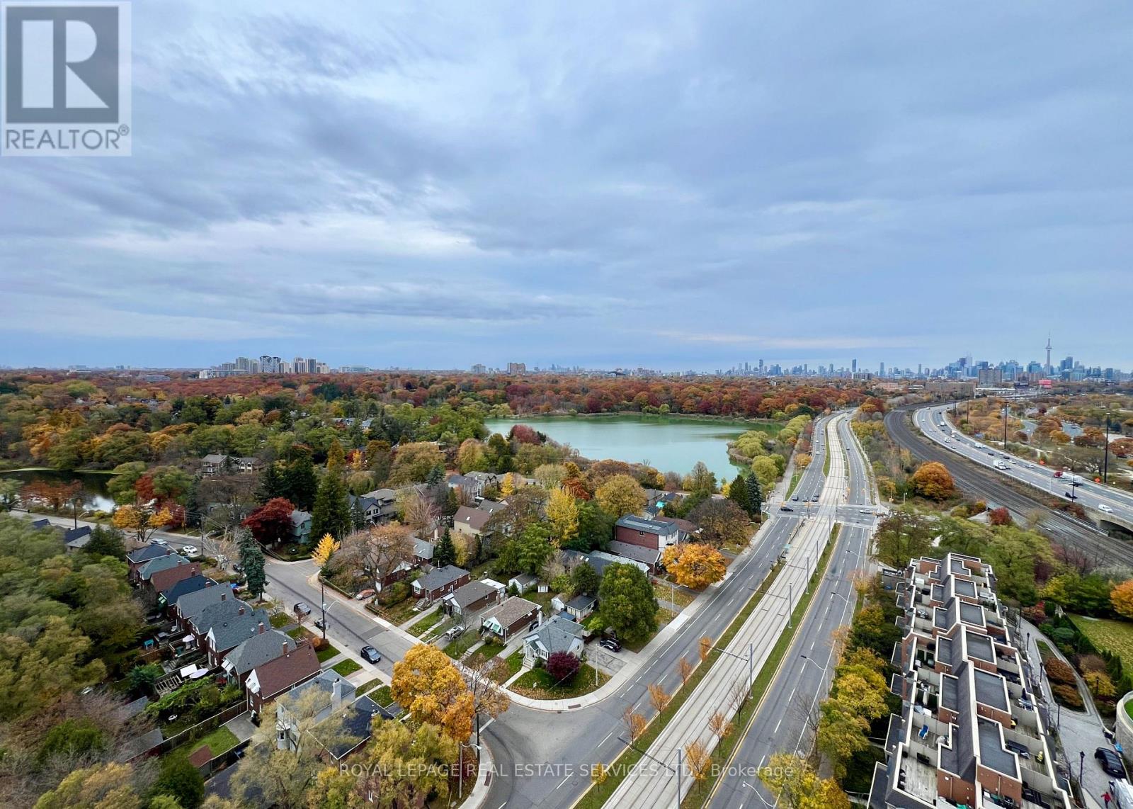 1905 - 15 Windermere Avenue, Toronto, Ontario  M6S 5A2 - Photo 3 - W10406616