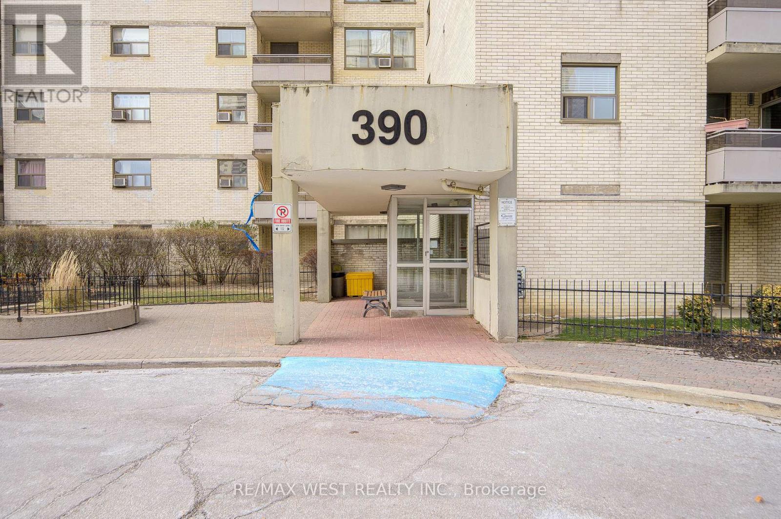 2208 - 390 DIXON ROAD, Toronto, Ontario