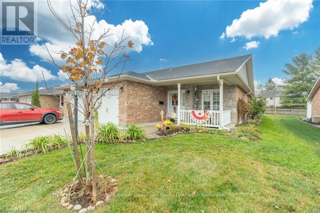 45 Devon Drive, South Huron, Ontario  N0M 1S3 - Photo 2 - X11880276