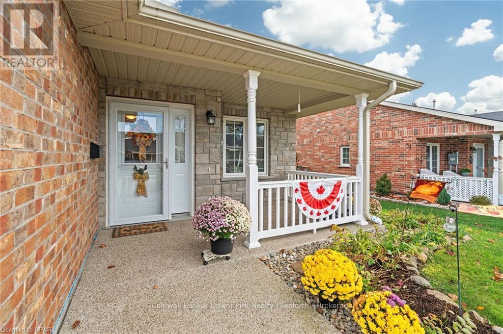 45 Devon Drive, South Huron, Ontario  N0M 1S3 - Photo 3 - X11880276