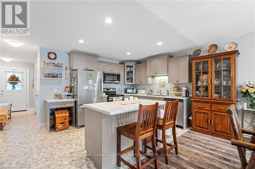 45 Devon Drive, South Huron, Ontario  N0M 1S3 - Photo 9 - X11880276