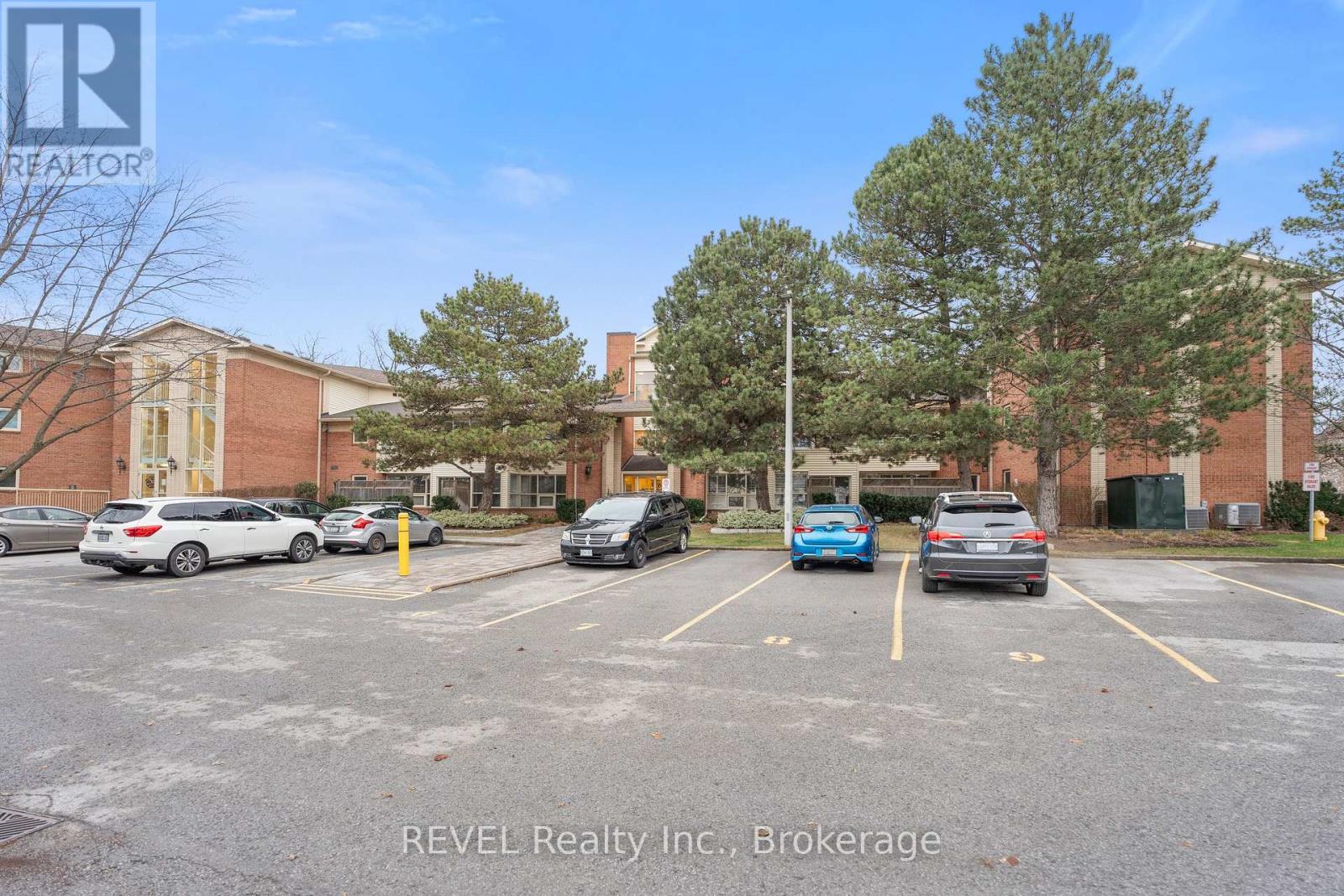303 - 244 Lakeshore Road, St. Catharines (442 - Vine/linwell), Ontario  L2M 1R6 - Photo 2 - X11896163