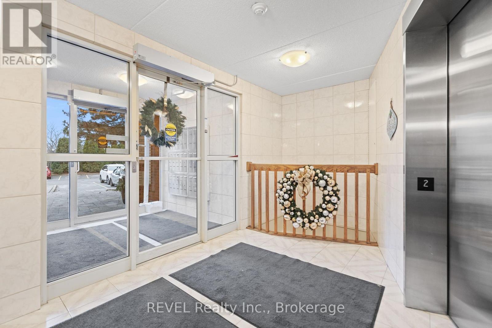 303 - 244 Lakeshore Road, St. Catharines (442 - Vine/linwell), Ontario  L2M 1R6 - Photo 3 - X11896163