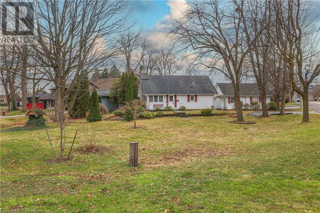 1 GRAND Avenue, Grimsby, Ontario