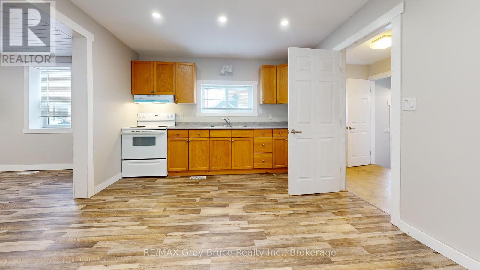 7749 Highway 21, South Bruce Peninsula, Ontario  N0H 1A0 - Photo 5 - X11896221