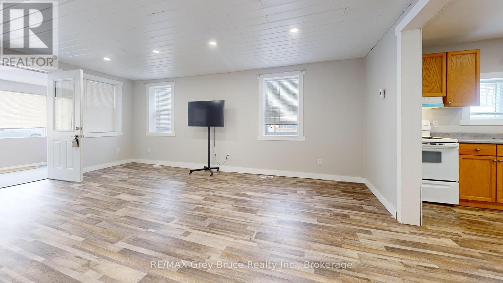 7749 Highway 21, South Bruce Peninsula, Ontario  N0H 1A0 - Photo 7 - X11896221