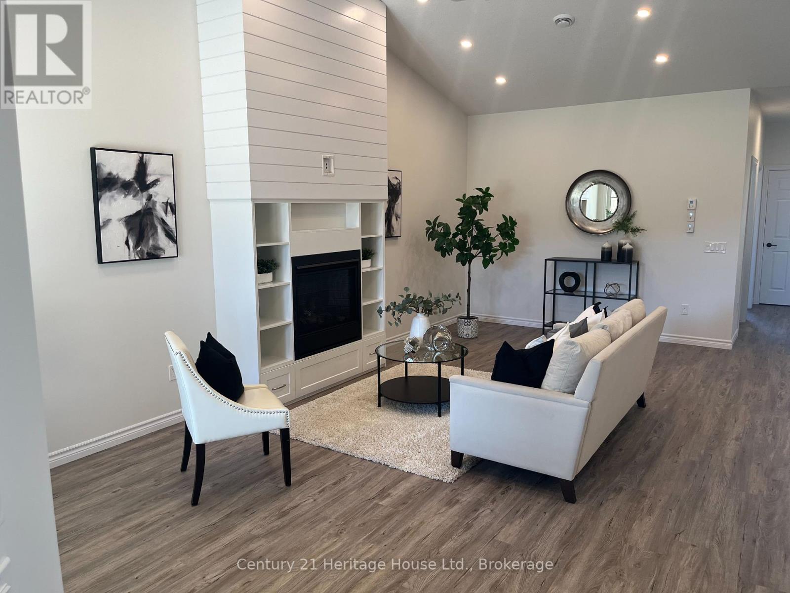 111 Broomer Crescent, Wellington North (Mount Forest), Ontario  N0G 2L2 - Photo 2 - X11896241