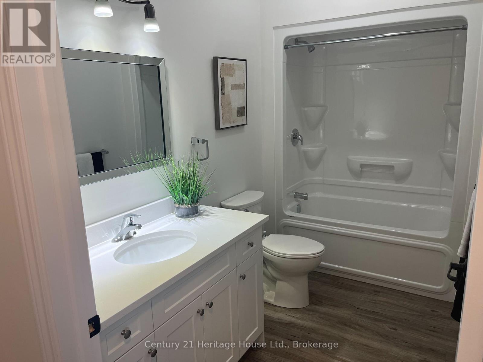 111 Broomer Crescent, Wellington North (Mount Forest), Ontario  N0G 2L2 - Photo 5 - X11896241